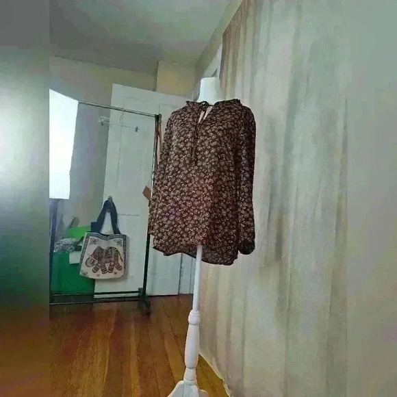 CeCe Daisy Melody Black Floral Blouse Size Medium - Picture 10 of 12